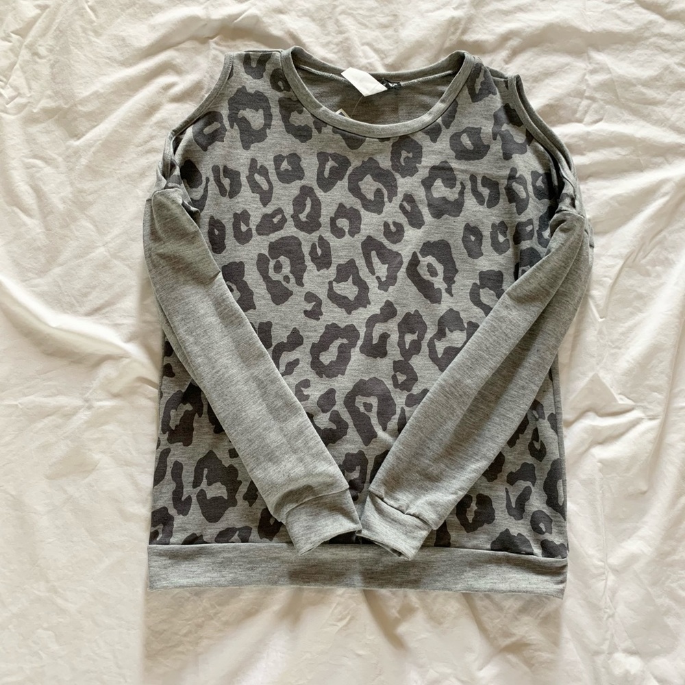 Gray Leopard Print Long Sleeve Blouse